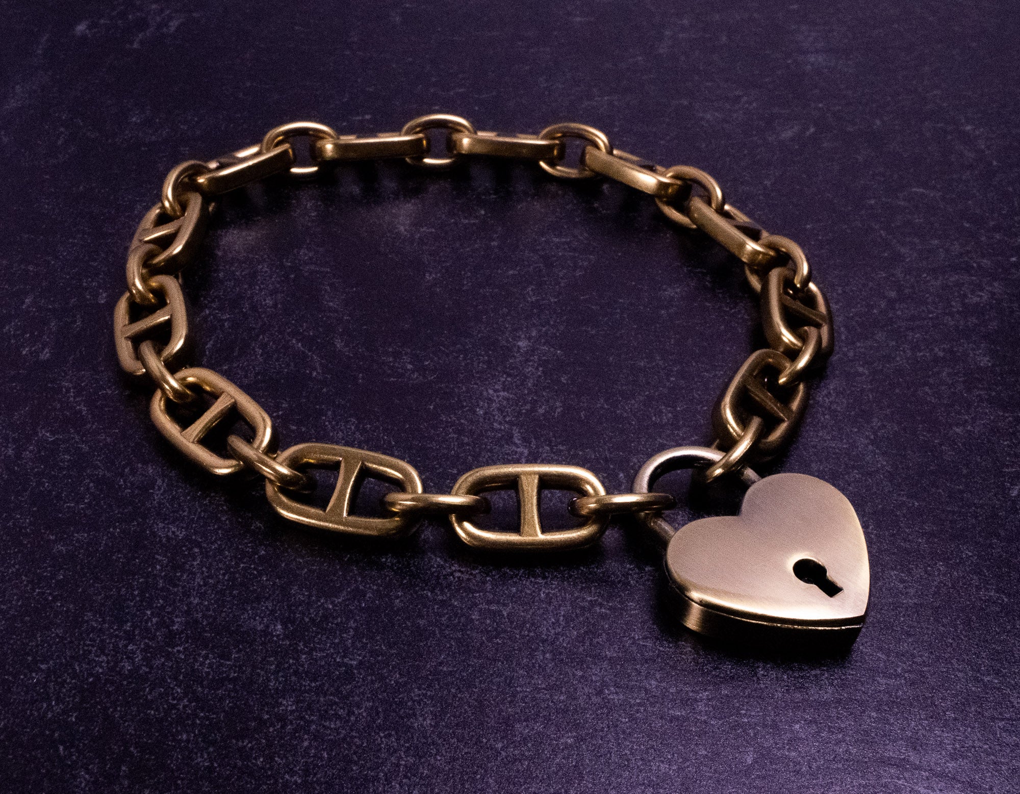 Discreet Day Collar Chunky Chain Heart Locked Choker